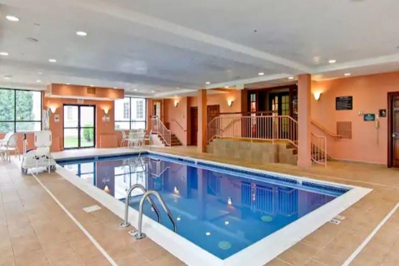 Homewood Suites By Hilton Stratford Bagian luar foto