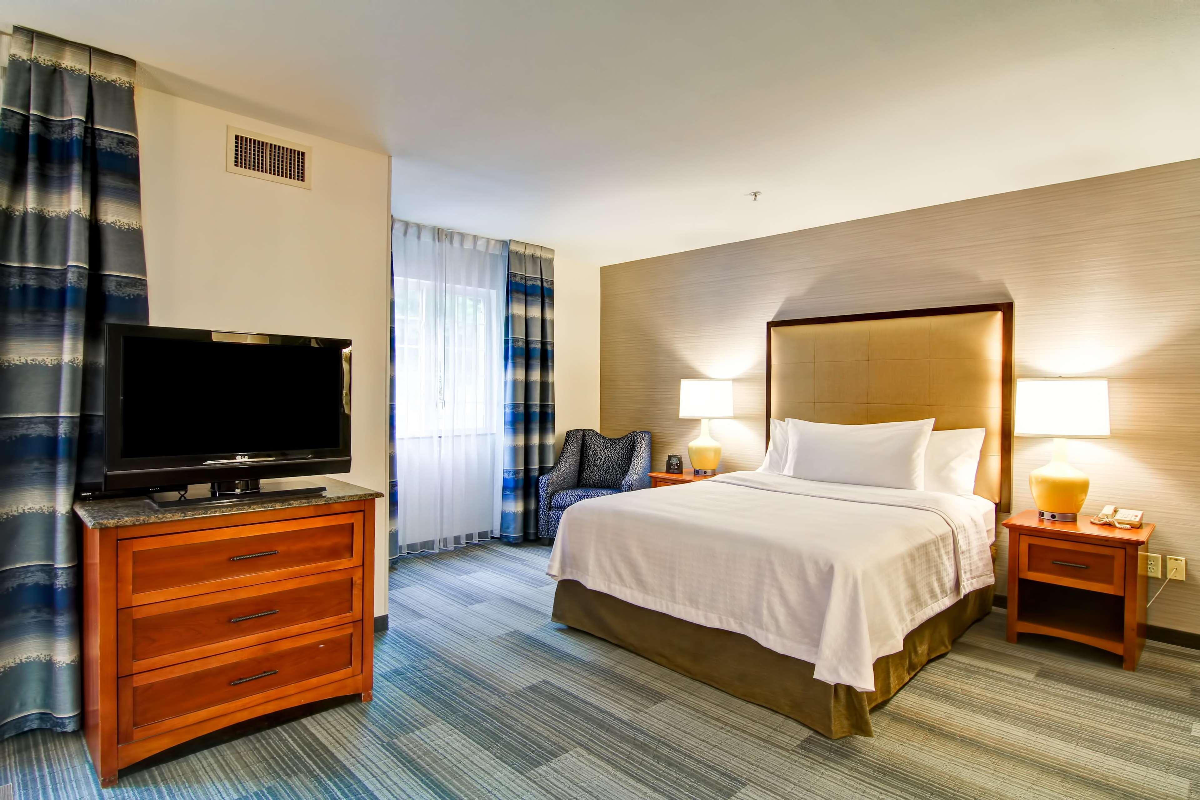 Homewood Suites By Hilton Stratford Bagian luar foto
