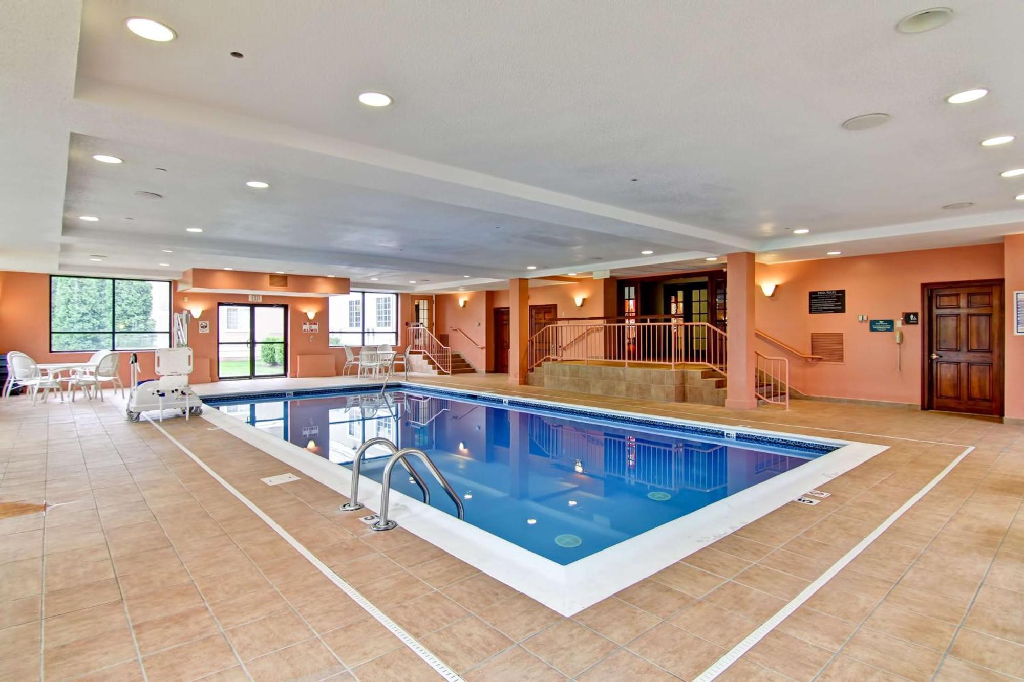 Homewood Suites By Hilton Stratford Bagian luar foto