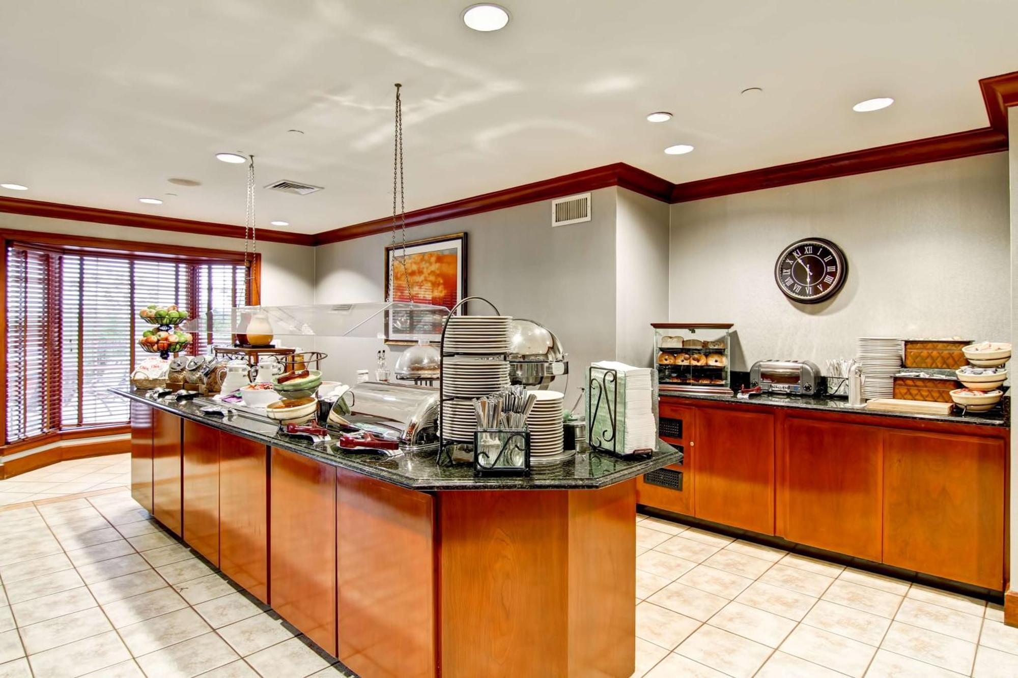 Homewood Suites By Hilton Stratford Bagian luar foto